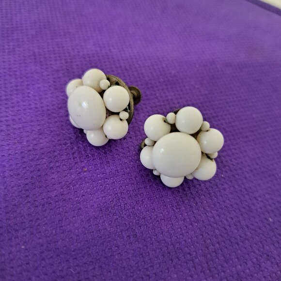 Vintage White Plastic Screw Back Earrings - Picture 1 of 6